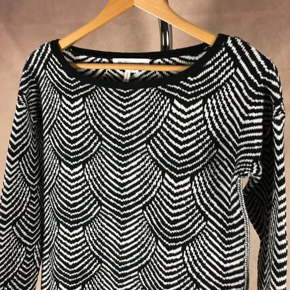 BCBGeneration Scalloped Pattern Boatneck Sweater XS - Picture 3 of 11